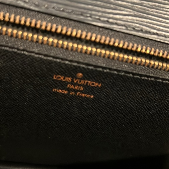 Louis Vuitton Black Epi Leather Pochette Serie Dragonne Clutch Bag with Key EUC - Picture 9 of 17